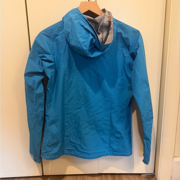 Peak Performance Shell Jacket - Picture 2 of 7